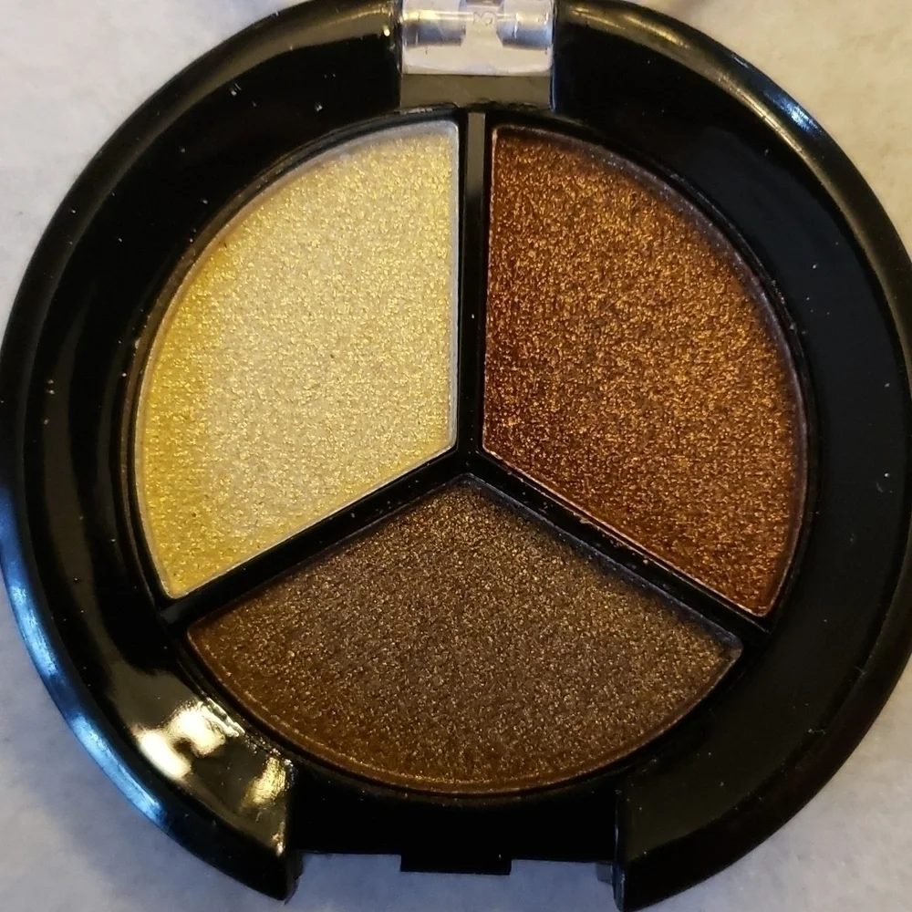 ModelCo metallic eyeshawdow